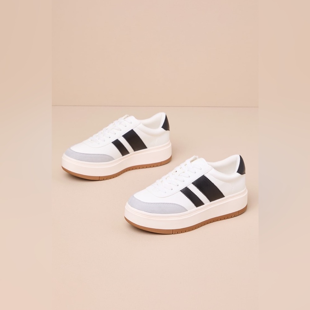 NWT NIB Madden Girl Navida Lace Up Platform Sneaker White Black Size 8 - Picture 2 of 11